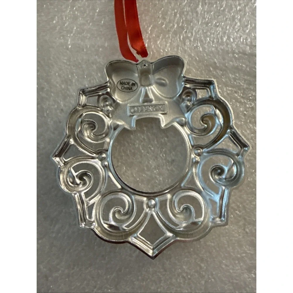 Lenox Sparkle and Scroll Wreath Christmas Ornament Pre Owned